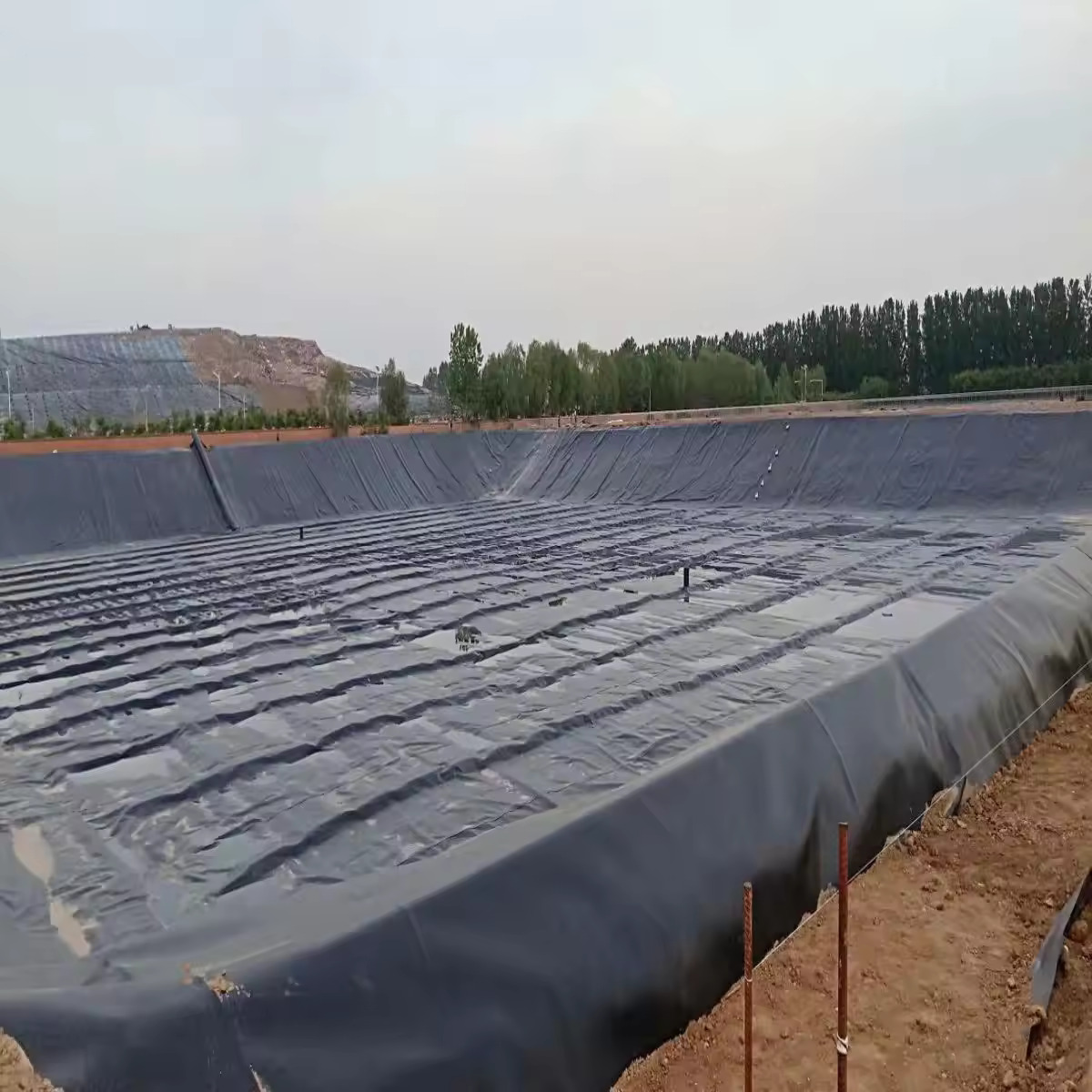 HDPE Geomembrane Black 1.5mm 2.0mm 3mm Tailings Pond/Landfill/Sewage Tank/Reservoir/Artificial Lake/Golf Course Lake Geomembrane